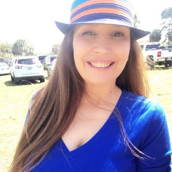 Meet your Posher, Nonna’s Attic - Picture 1 of 1